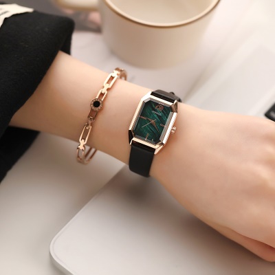 Montres pour dames cadran rectangulaire aiguilles chiffres mouvement à quartz