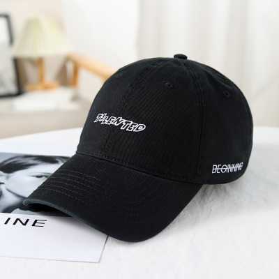 Casquette à visière brodée en coton