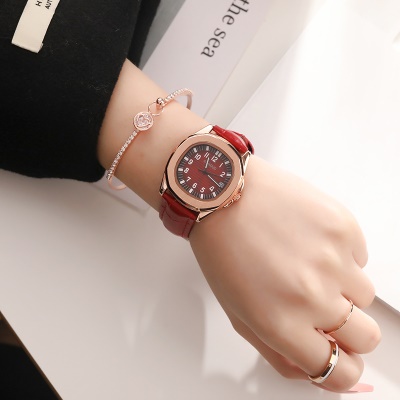 Montre pour femmes polygone cadran chiffres aiguilles cuir de vache sangle