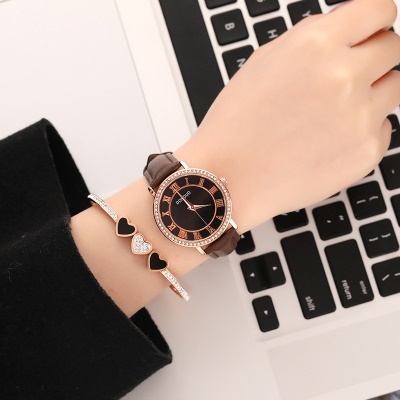 montre chiffres romains ceinture avec diamants