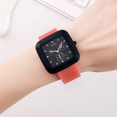 Montres pour femmes bracelet en silicone imperméable carré