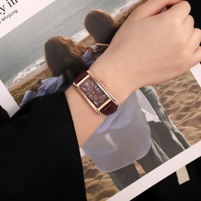 Montres pour femmes bracelet en cuir de vache avec chiffres romains