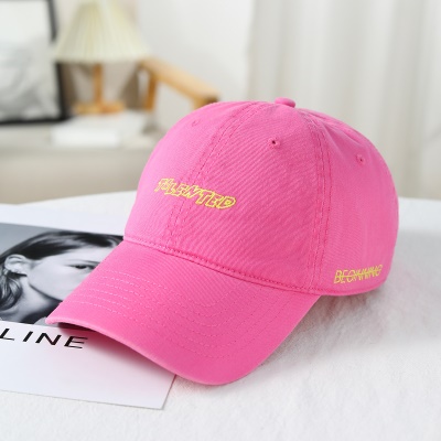 Casquette à visière brodée en coton