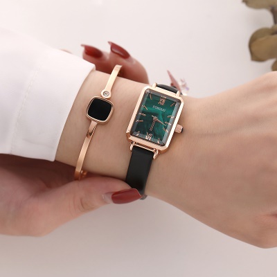 Montres dames cadran vert chiffres romains alliage de zinc