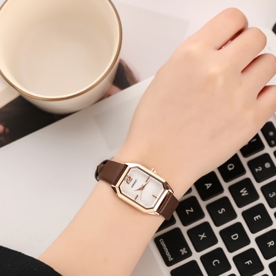 Montres pour dames cadran rectangulaire aiguilles chiffres mouvement à quartz