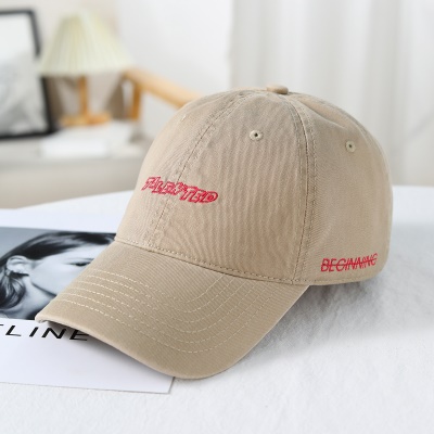 Casquette à visière brodée en coton