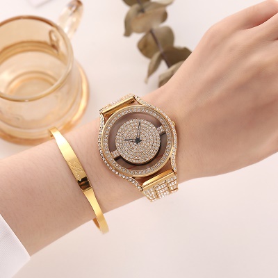Montre pour femmes à travers le fond incrusté de diamants bande d'acier étanche