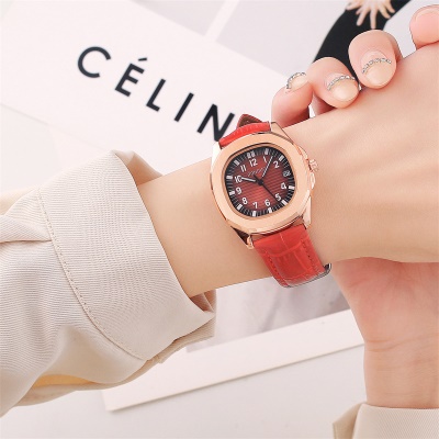Montres pour dames chiffres gravés bracelet en cuir imperméable