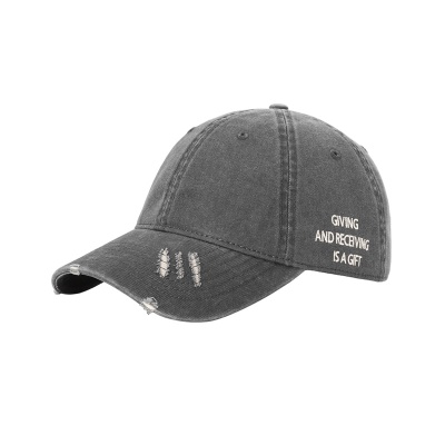 Casquette à visière en coton uni troué
