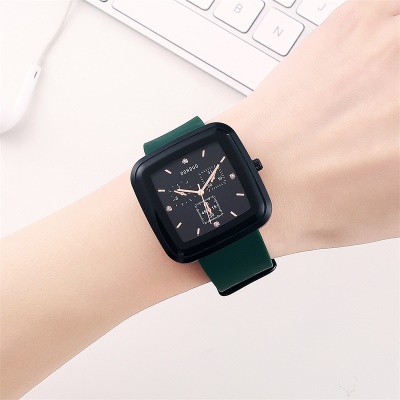 Montres pour femmes bracelet en silicone imperméable carré