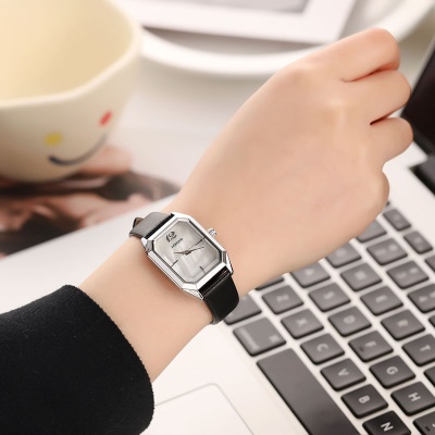 Montres pour dames cadran rectangulaire aiguilles chiffres mouvement à quartz