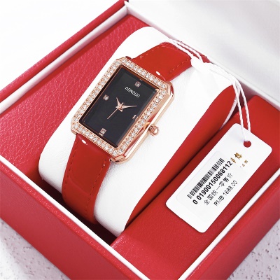 Montres dames cadran carré bracelet en cuir de vache serti de diamants