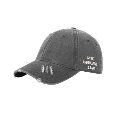 Casquette à visière en coton uni troué