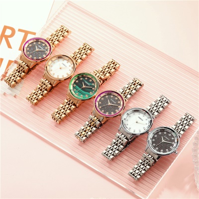 Montre pour femmes boucle en acier inoxydable sertie de diamants en alliage de zinc