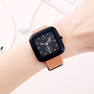 Montres pour femmes bracelet en silicone imperméable carré