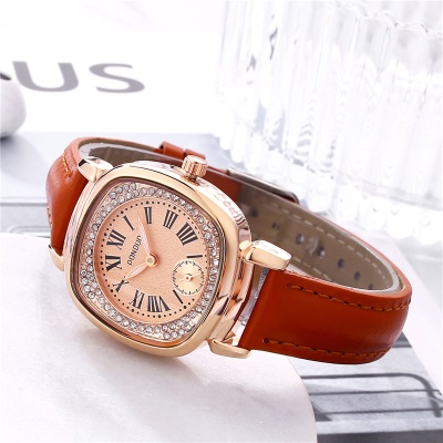 Montres dames cadran carré serti de diamants bracelet en cuir