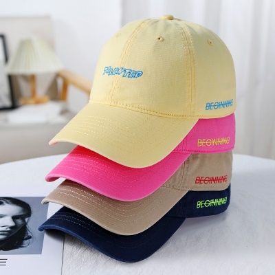 Casquette à visière brodée en coton