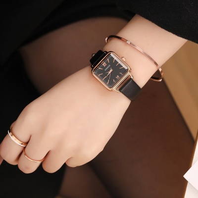 montre cuir de vache avec étanche petit verre lisse