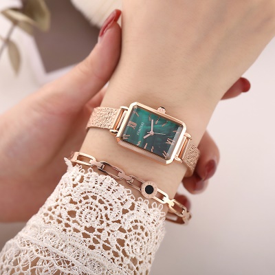 Montres dames cadran vert chiffres romains alliage de zinc