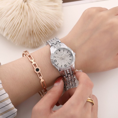 Montre pour femmes avec diamants Mouvement anglais en alliage de zinc