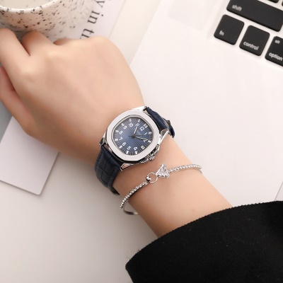 Montre pour femmes polygone cadran chiffres aiguilles cuir de vache sangle