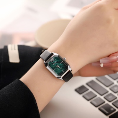Montres pour dames cadran rectangulaire aiguilles chiffres mouvement à quartz