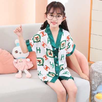 Pyjama pour enfants deux pièces avec col en V en soie de glace et revers
