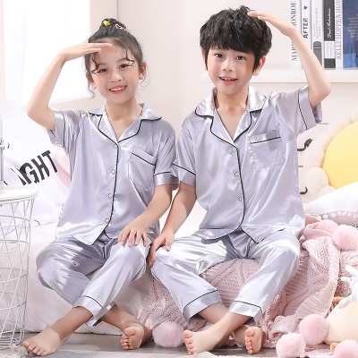 Pyjama pour enfants deux pièces en soie de glace manches courtes et poches de cravate