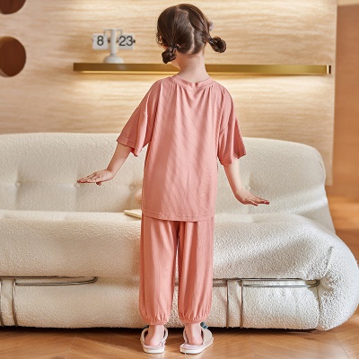 Pyjama pour enfants 2 pièces en tissu modal à grain vertical rose