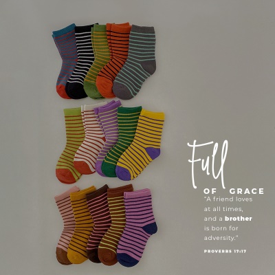 Chaussettes pour enfants à fines rayures en coton