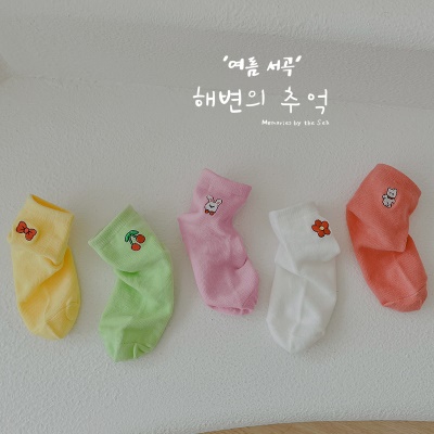 Chaussettes en coton brodé couleur unie pour enfants