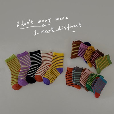 Chaussettes pour enfants à fines rayures en coton