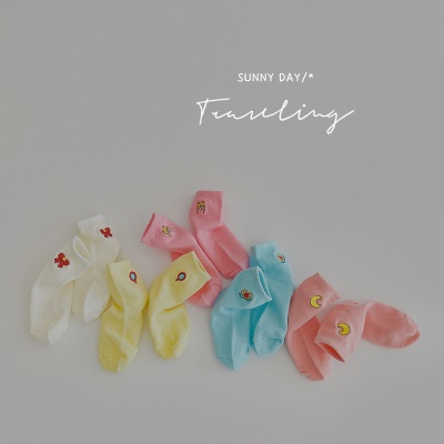 Set de 5 pièces de chaussettes pour enfants brodé en coton de couleur unie