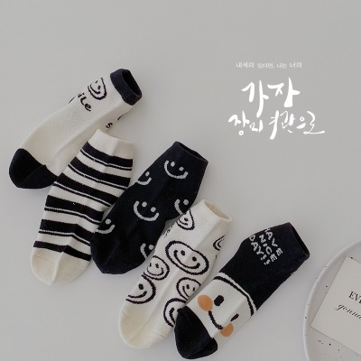 Set de 5 pièces de chaussettes pour enfants motif de dessin animé rayé coton peigné