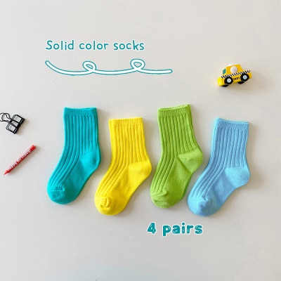 Set de quatre pièces de chaussettes pour enfants en coton rayé à double aiguille de couleur brillante
