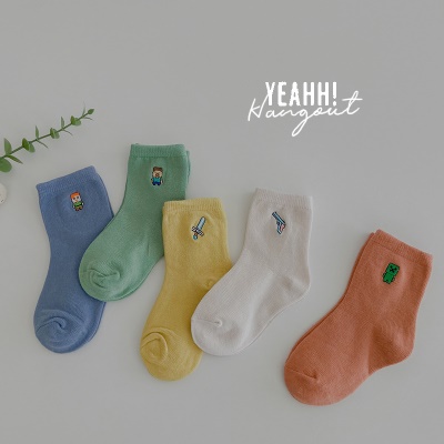 Set de 5 pièces de chaussettes pour enfants bande dessinée brodée couleur unie coton