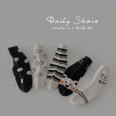 Enfants chaussettes ensemble de cinq pièces de dessin animé anime jacquard respirant et absorbant la transpiration