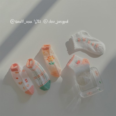 Set de cinq pièces de chaussettes pour enfants en maille de soie dentelle