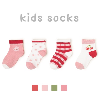 Set de 4 pièces de chaussettes pour enfants en coton peigné cartoon respirant mesh