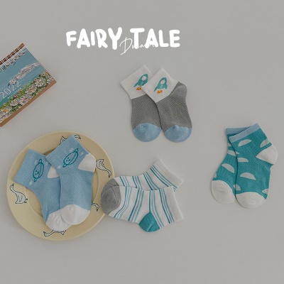 Ensemble de quatre pièces de chaussettes pour enfants en maille respirante en coton peigné motif de dessin animé