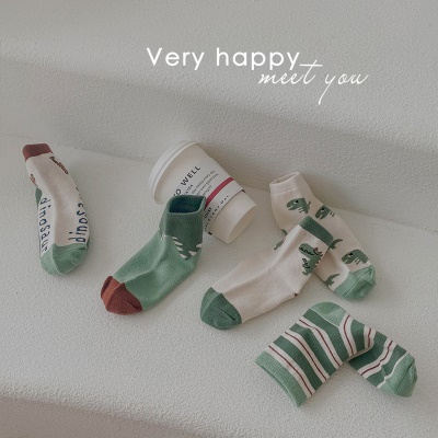 Set de cinq pièces de chaussettes pour enfants en coton imprimé de bande dessinée à rayures de couleur