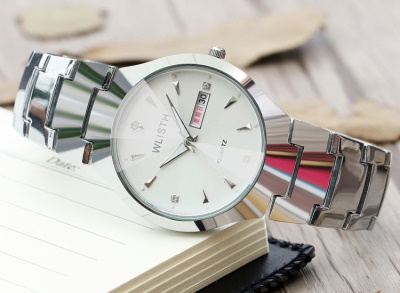 Montres pour hommes lumineuses en acier au tungstène couleur imperméable à quartz