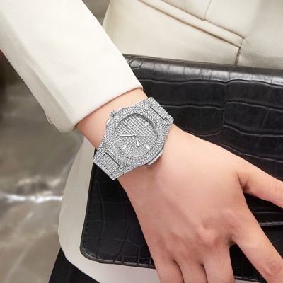 WLISTH Montre pour les hommes sertie de diamants en acier avec fenêtre de calendrier