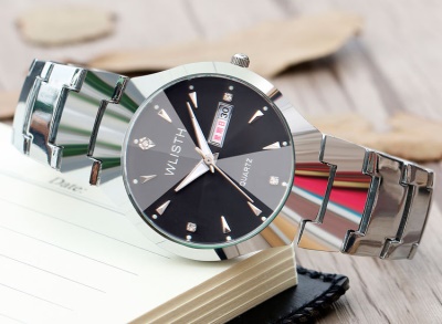 Montres pour hommes lumineuses en acier au tungstène couleur imperméable à quartz