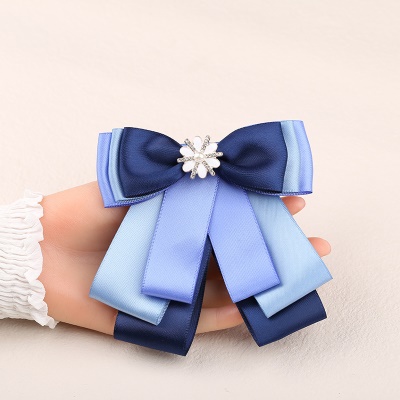 nœud papillon  décoratif fleuri avec épingle