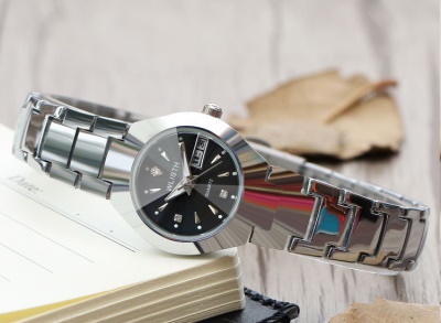 Montres pour hommes lumineuses en acier au tungstène couleur imperméable à quartz