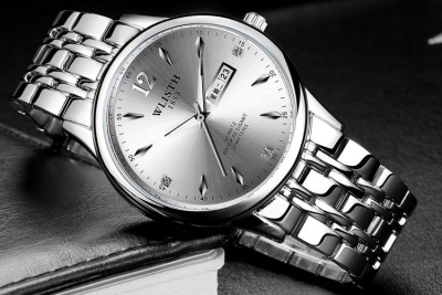 Montre à quartz pour hommes avec bande d'acier solide imperméable