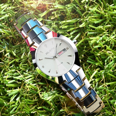 Montre en quartz montre acier tungstène couleur acier étanche bande d'acier