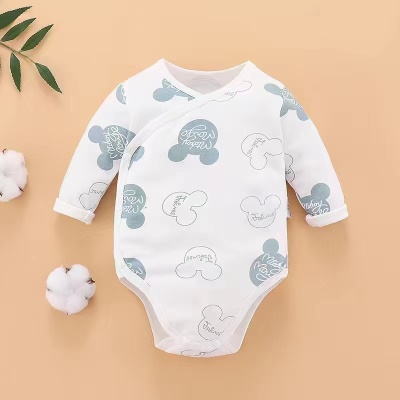 Combinaison bébé en coton double patte biseautée et boutonnage simple
