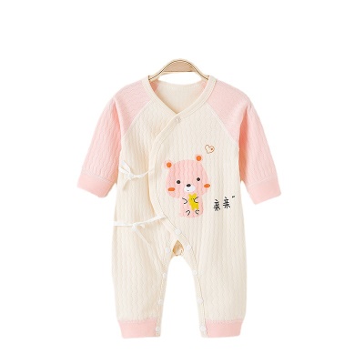 Combinaison bébé en coton cartoon imprimé avec patte oblique